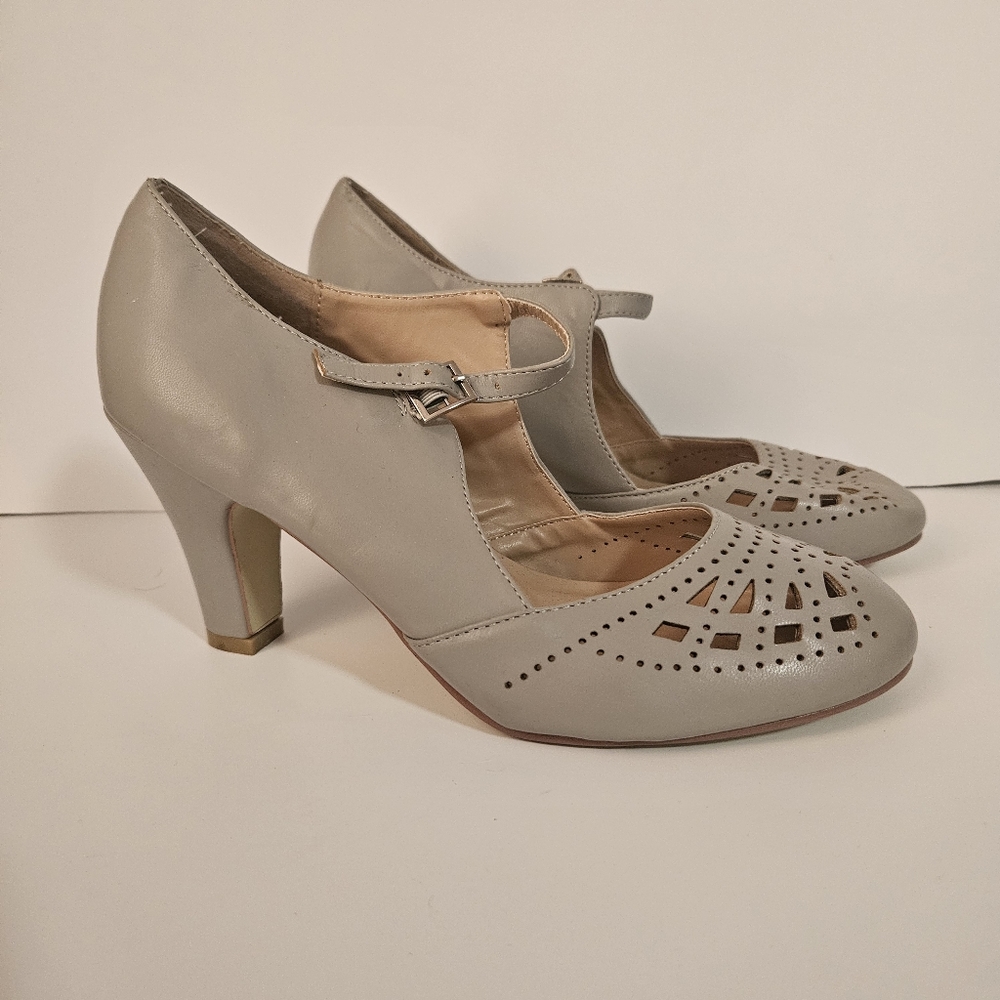 Journee Collection 8 shoes mary Jane's pumps
